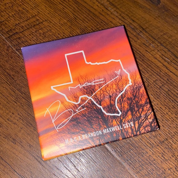 MAC COSMETICS
Eye Shadow X 4: Dot’s Dots / Brandon Maxwell NWT - Picture 4 of 5